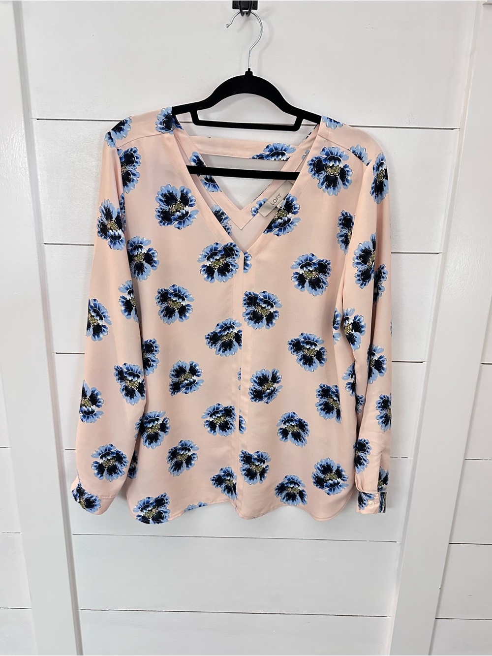LOFT Blush Pink Blue Floral V-Neck Blouse Long Sleeve Feminine Top Large classic - Picture 2 of 11
